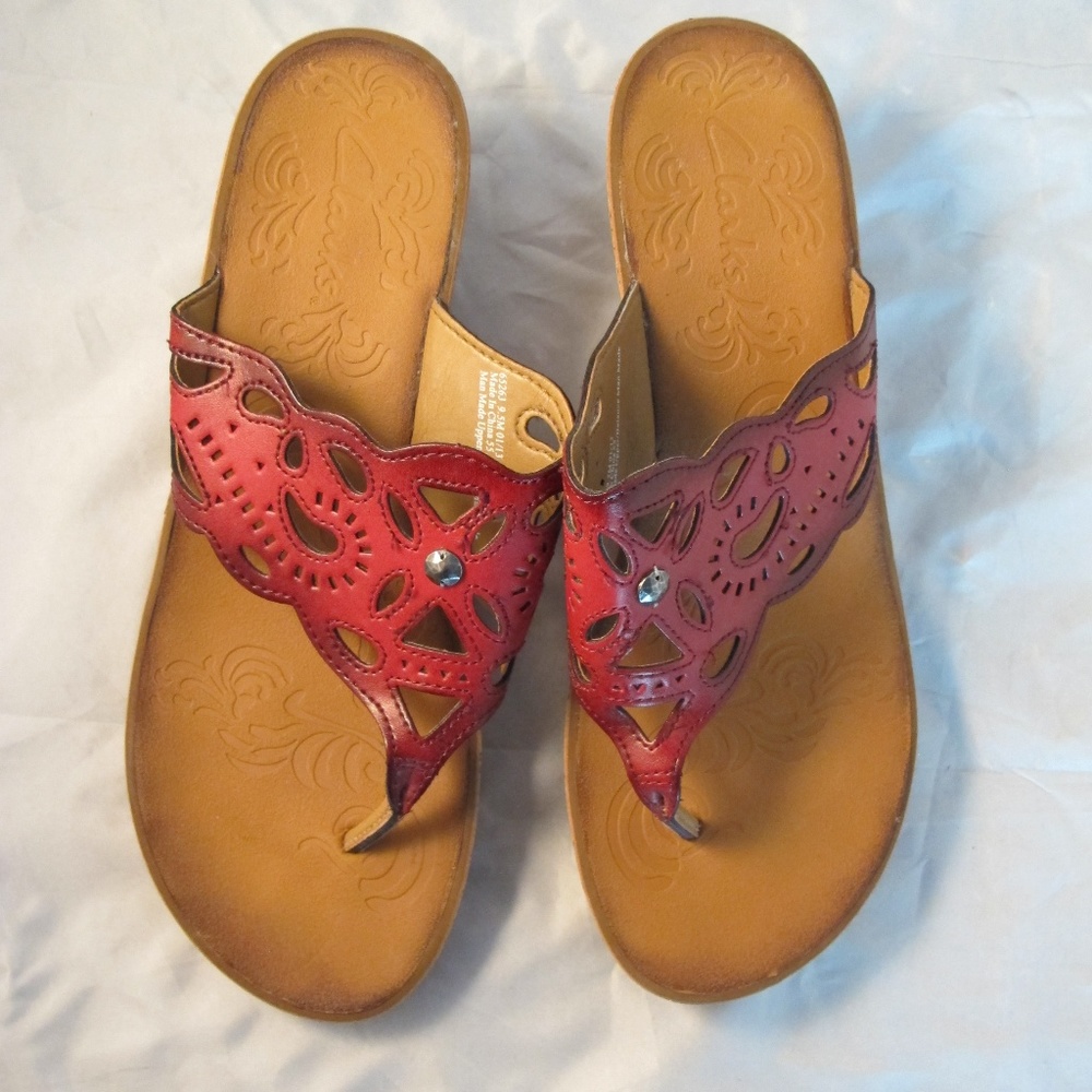 Clarks red Tooled leather Sandals thongs 9.5 65263